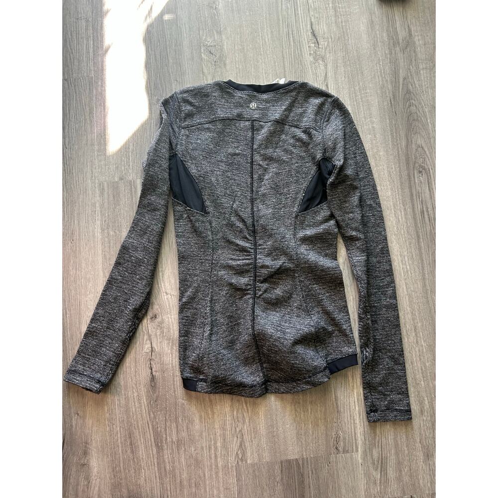 Lululemon runner long sleeve in gray size 4 - Picture 5 of 5